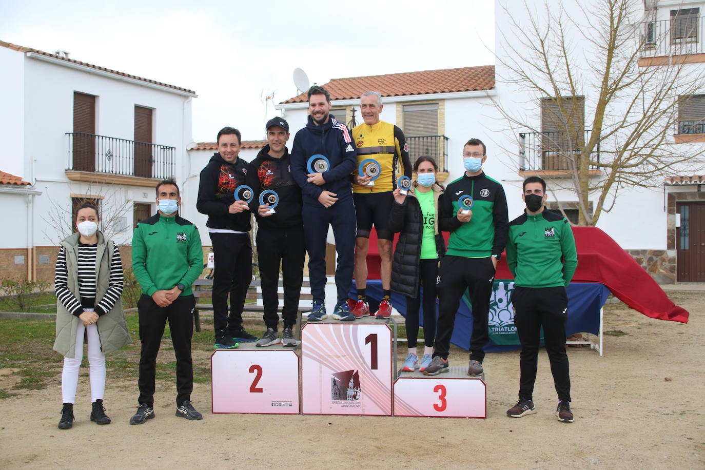 Carlos Cobos e Irene Cascajosa ganan el II Duatlón Cross 'Dehesa de Jerez'