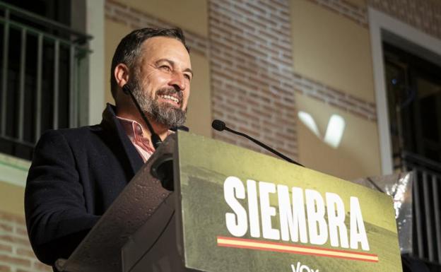 Abascal sugiere que habrá repetición electoral si el PP no pacta con Vox