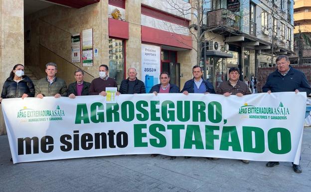 Protestas frente a las puertas de Agroseguro