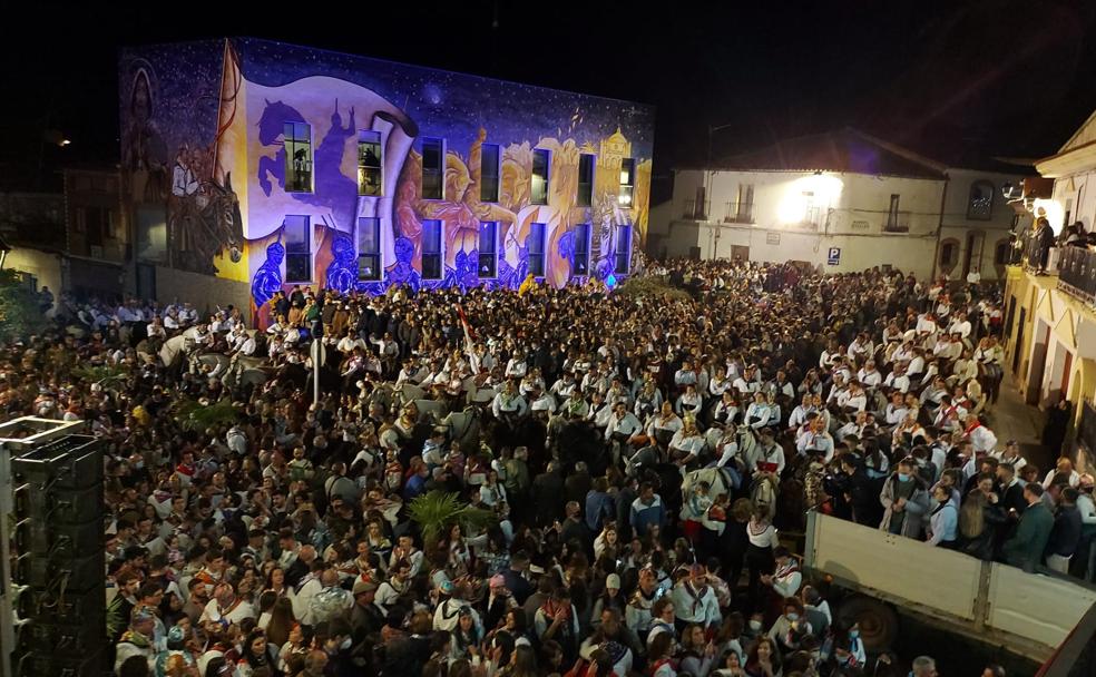 La Encamisá homenajea a San Antón un mes después