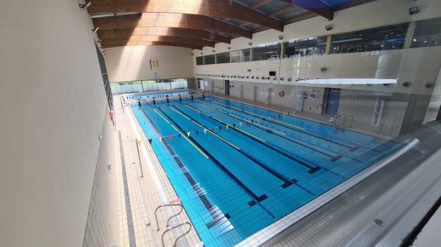 Imagen de la piscina cubierta de la Facultad de Ciencias del Deporte. / HOY