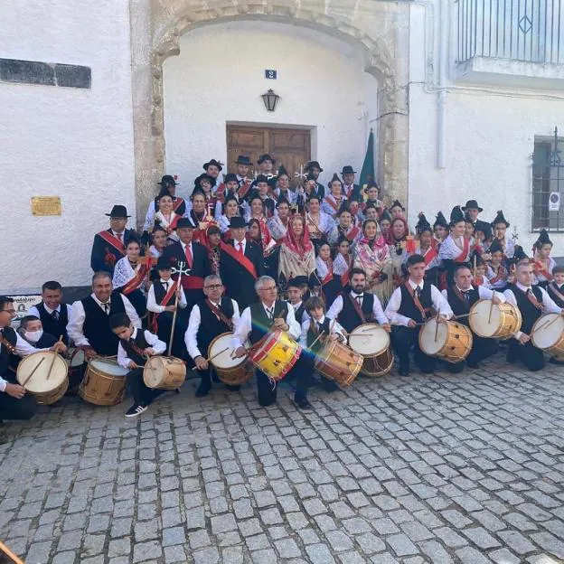 Vecinos en plena celebración, que comenzó el domingo. / O.F.