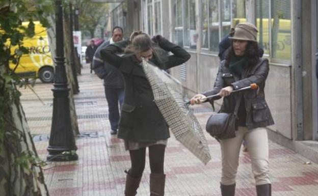 El 112 de Extremadura recibió mil llamadas y atendió 69 accidentes de viento