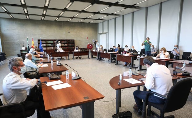 Los sindicatos reclaman a la Junta que empiece a pagar los reconocimientos de la carrera profesional