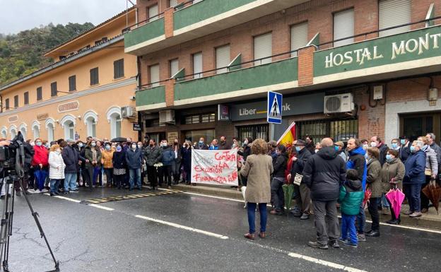 Baños de Montemayor convoca una manifestación contra el cierre de su única oficina bancaria