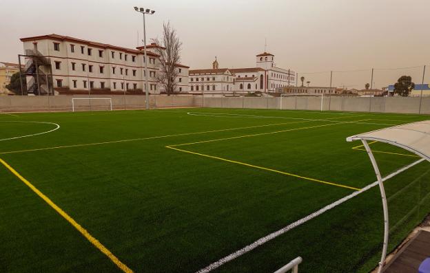 Finaliza la construcción del campo de fútbol junto al Seminario de Badajoz
