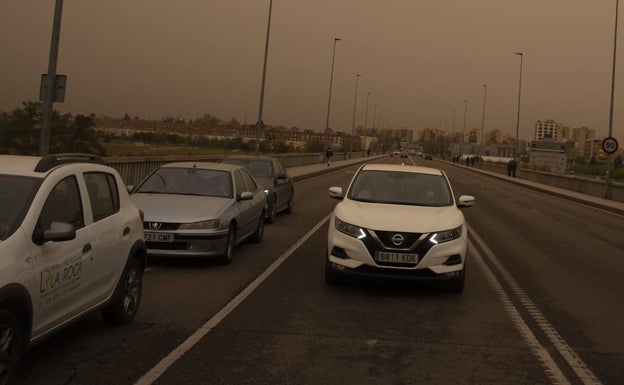 Los daños de la calima en los coches: abrasiones en la pintura y desgaste de los filtros