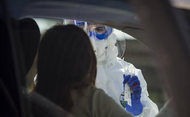 Casi la mitad de los contagios de covid en Extremadura ya son por la ómicron 'sigilosa'