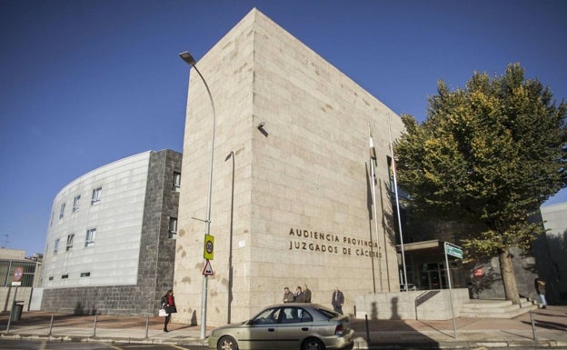 Anulan el despido de dos jefas de una residencia cacereña investigadas por muertes por covid