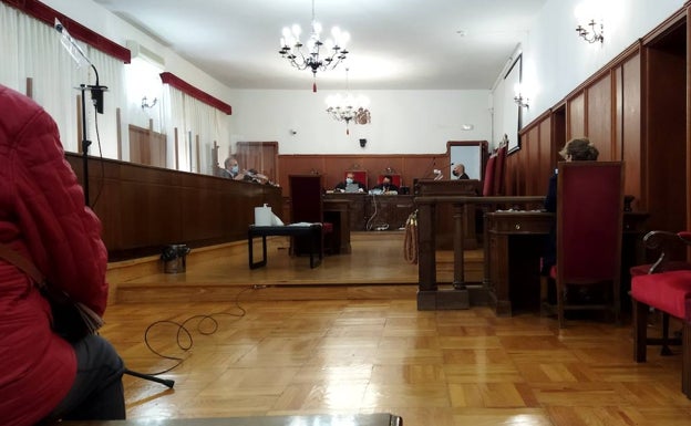 La Audiencia juzga en Badajoz a una abuela acusada de abuso sexual a su nieto de siete años