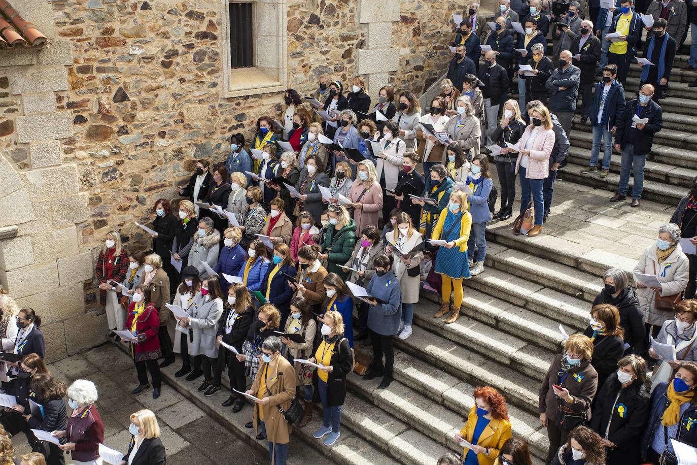 Cantos en Cáceres por la paz en Ucrania