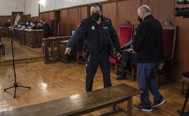 «Le dije que si me grababa le rompería el móvil, el primer golpe se lo di en el brazo»