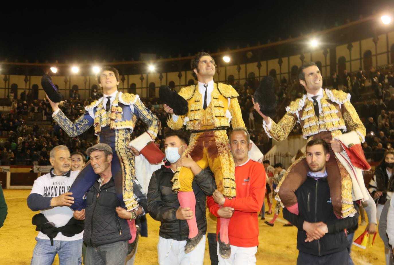 Morante, Roca Rey de Emilio de Justo salen a hombros en Almendralejo