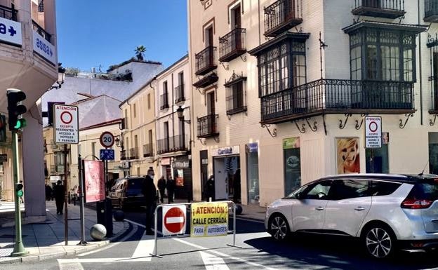 Salaya asume que fue un error cerrar sin avisar la calle Parras de Cáceres