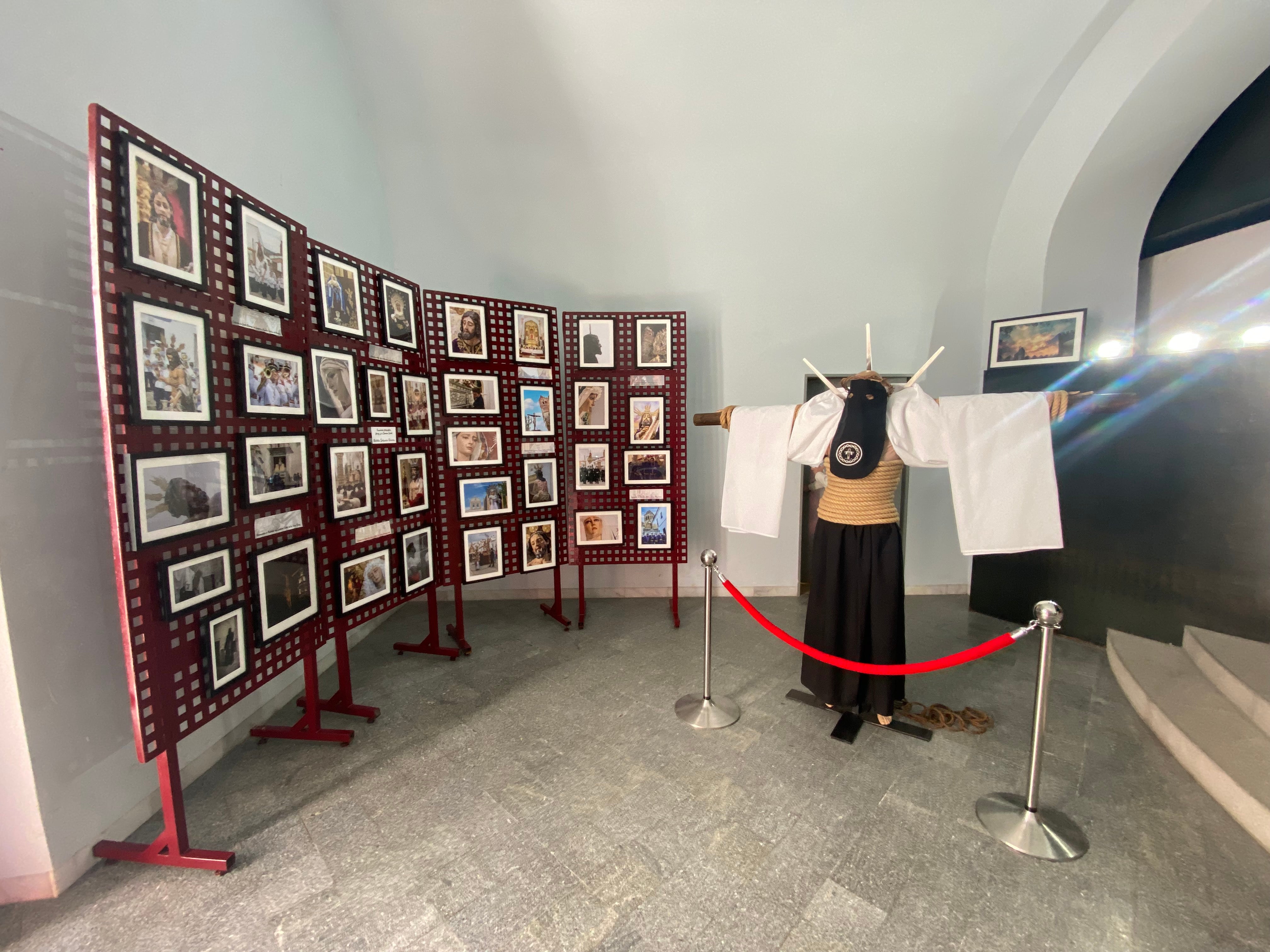 La Casa de la Cultura acoge la exposición 'Semana Santa de Jerez de los Caballeros. Tradición y Cultura'