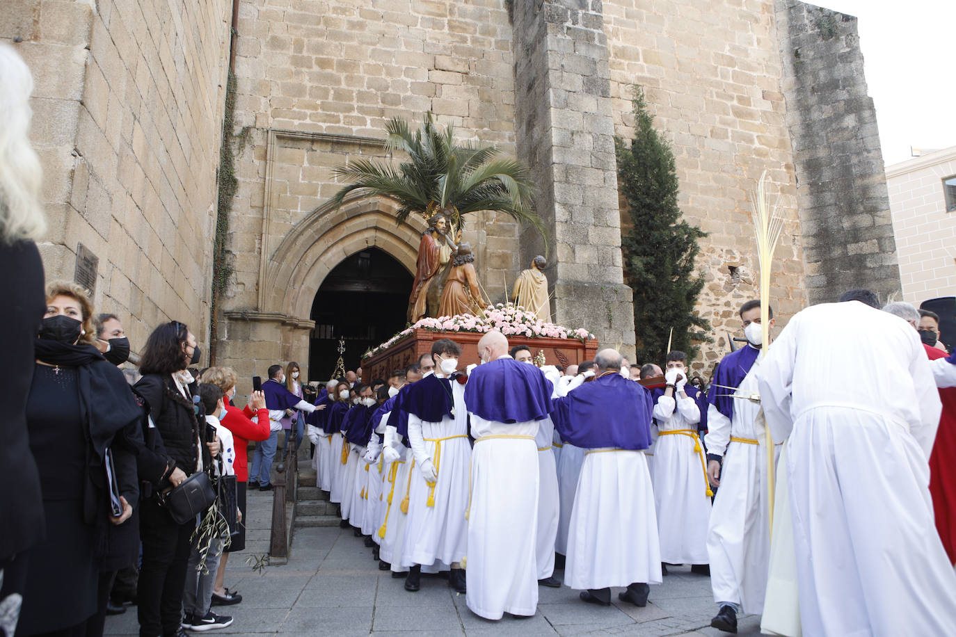 intersección Relajante Bisagra Fotos: Las mejores imágenes del Domingo de Ramos en Cáceres | Hoy.es