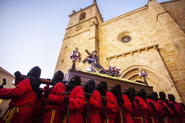 Batallas y Salud de Cáceres miran este Lunes Santo al cielo por el riesgo de lluvia