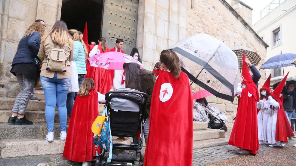 Decepción en la Concatedral de Mérida ya que la Infantil no pudo salir