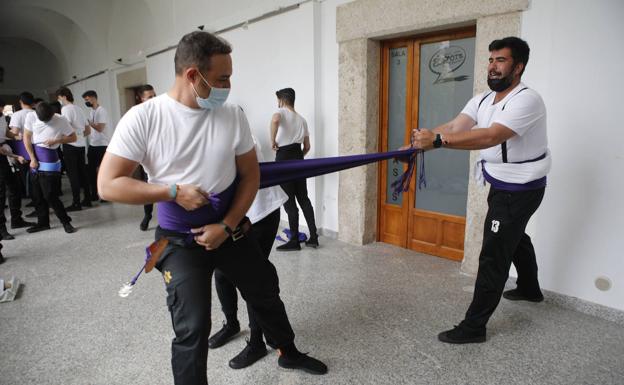 La lluvia impide a Batallas y Salud desfilar el Lunes Santo en Cáceres