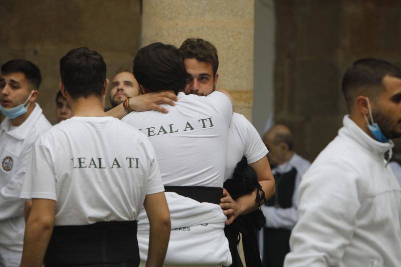 Jesús Despojado debuta en las calles de Cáceres y desafía el riesgo de lluvia