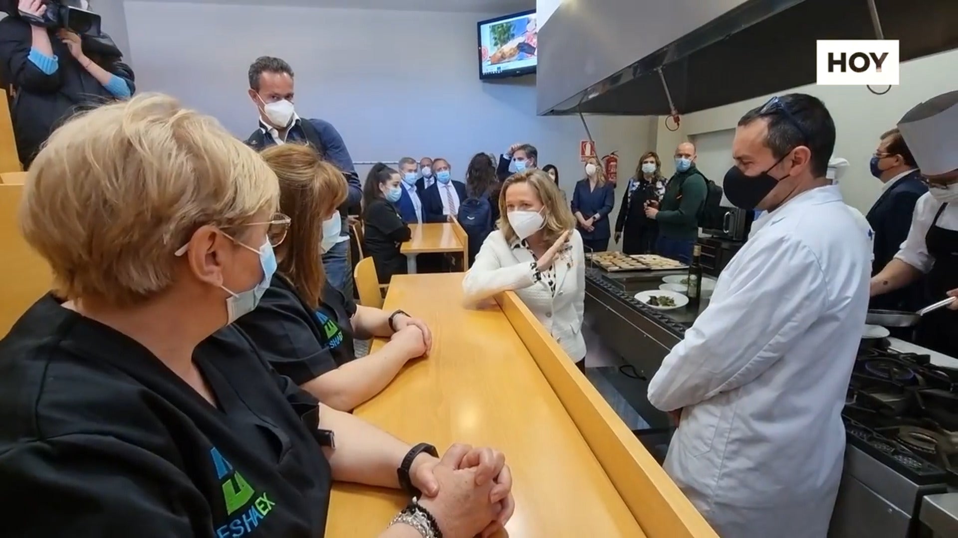 Calviño visita la Escuela Superior de Hostelería y Agroturismo de Mérida