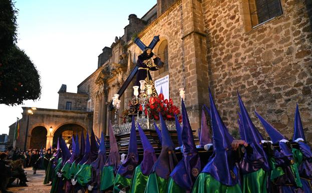 Plasencia guarda silencio por su Nazareno