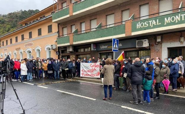 Unicaja informa a varios pueblos extremeños que aplaza el cierre de oficinas