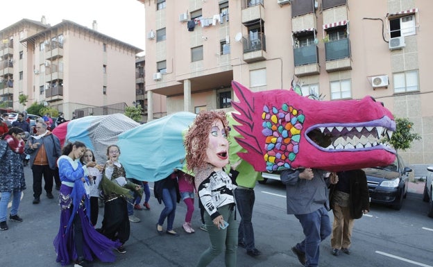Malestar en varios colegios por el adelanto del desfile de San Jorge en Cáceres