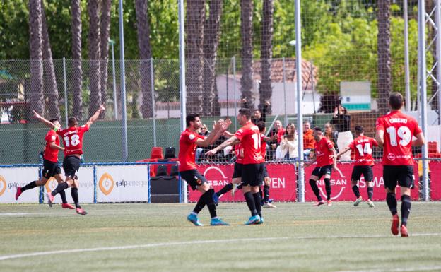 El Montijo gana el derbi y se queda con la quinta plaza