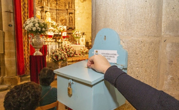 La cofradía de la Virgen de la Montaña de Cáceres sanea sus cuentas gracias al novenario