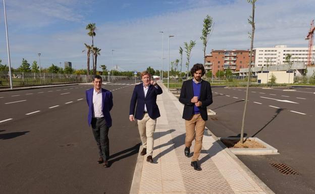 Los nuevos accesos al parque del río de Badajoz abren hoy con 400 plazas de aparcamiento