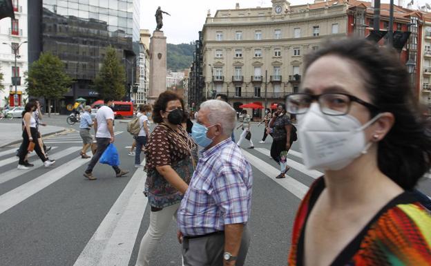 La mascarilla dejó de ser obligatoria en interiores el 20 de abril. /RC