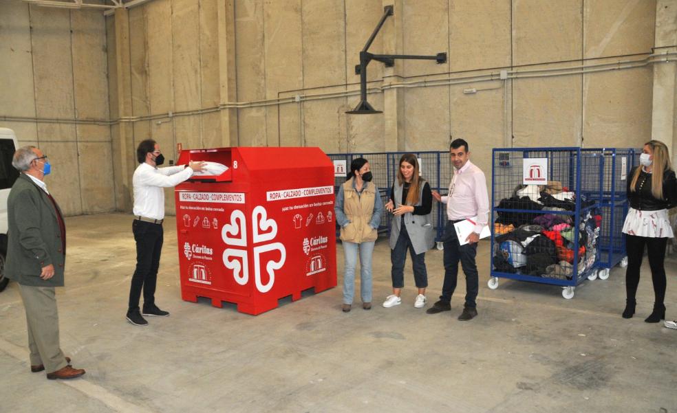 Cáritas ampliará la red de contenedores para ropa y calzado usados en Plasencia