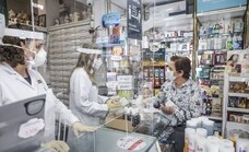 La venta de mascarillas cae a la mitad en las farmacias extremeñas