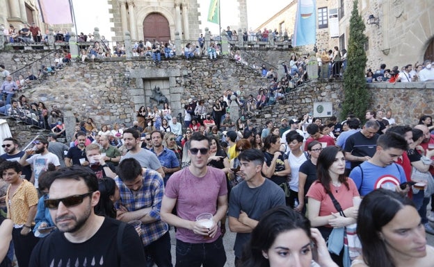 Dormir un sábado de Womad en Cáceres por menos de 120 euros, misión imposible