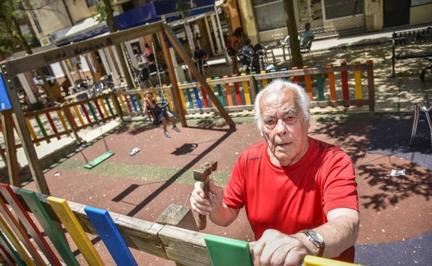 El barrio pacense de San Fernando llora la muerte del abuelo Satur