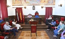 Saucedilla vota hoy la octava moción de censura municipal en Extremadura