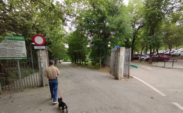 PACMA amenaza con denunciar la caza con arco de jabalíes en el parque del Príncipe de Cáceres