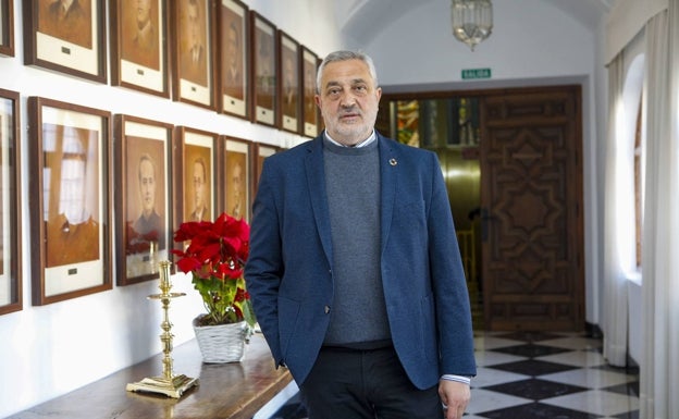 Carlos Carlos: «Jamás se ha vinculado la retirada de cruces a la concesión de subvenciones»