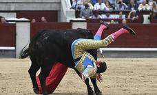 El torero extremeño Ginés Marín, grave tras ser corneado en Las Ventas