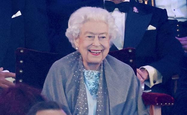 La reina Isabel de Inglaterra, de nuevo en público
