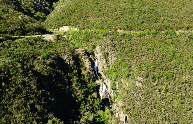 Un mirador del Chorreón del Tajo más accesible para divisar la cascada de 44 metros