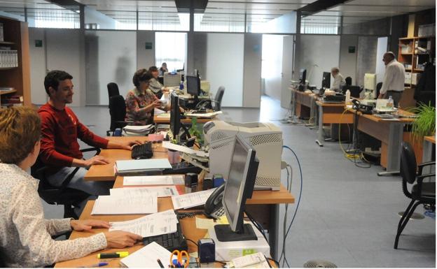 Los sindicatos rechazan la oferta de la Junta para hacer fijas plazas de interinos