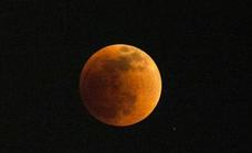 Así ha sido el eclipse lunar de esta madrugada y seis respuestas para entenderlo