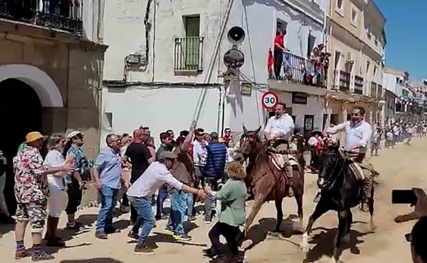 La mujer arrollada por un caballo en Arroyo de la Luz sale de la UCI