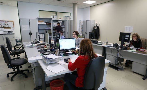 CCOO y UGT afirman que logran el «compromiso» de Vara para el abono de los atrasos del 2020