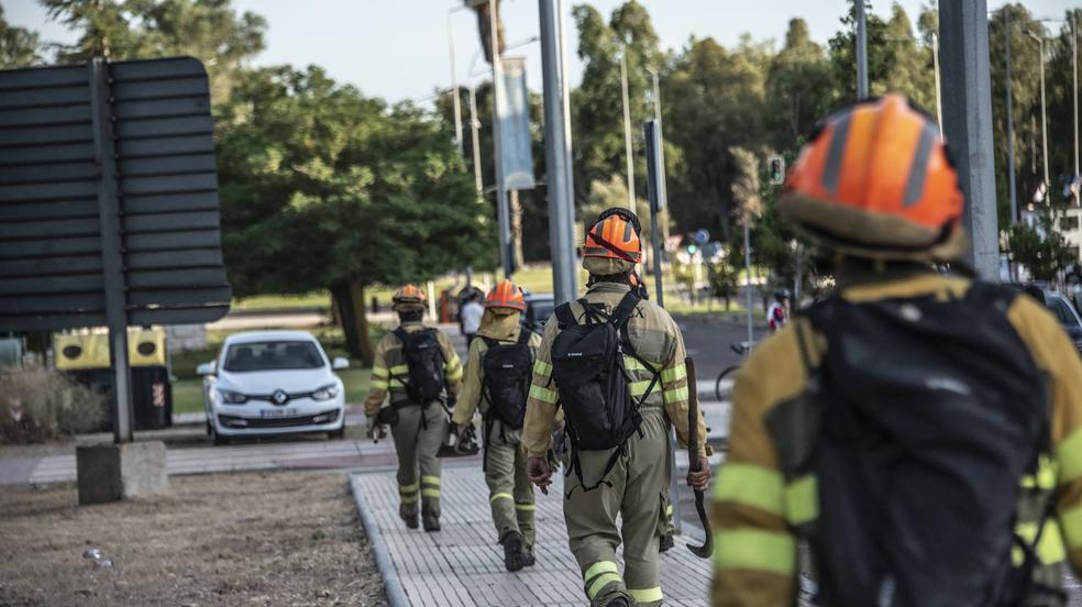 El Infoex y los bomberos de Badajoz apagan un incendio cerca de El Faro