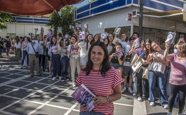 El fenómeno fan llega a la Feria del Libro de Badajoz con Alice Kellen
