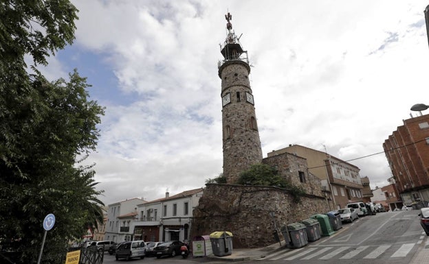 El juez paraliza la retirada de las antenas de la Plaza de Italia, en Cáceres