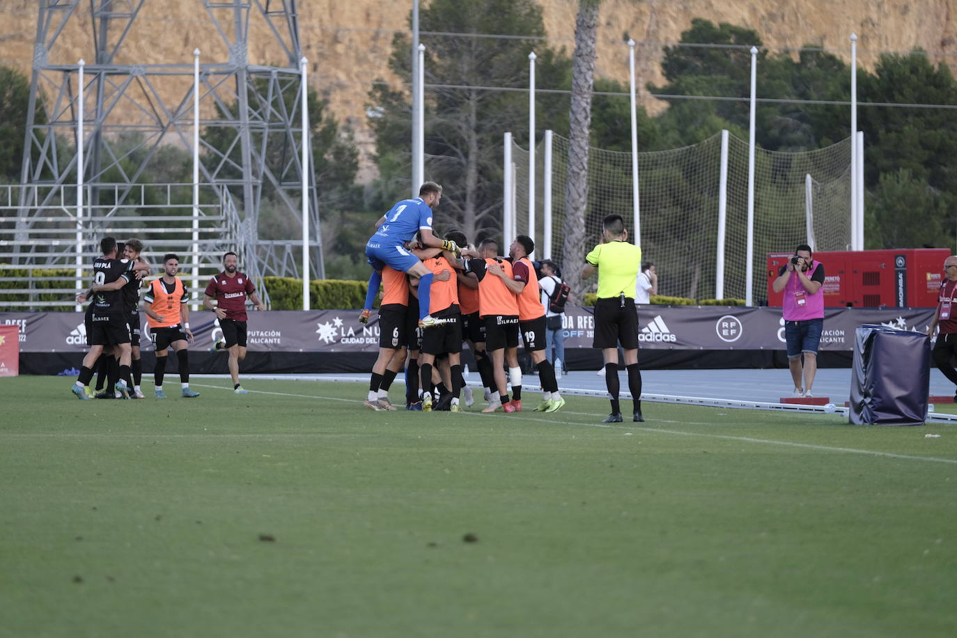 Las mejores imágenes del partido y la celebración del ascenso a Primera RFEF del Mérida